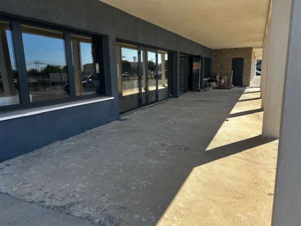 Location Immobilier Professionnel Local commercial Lançon-Provence 13680